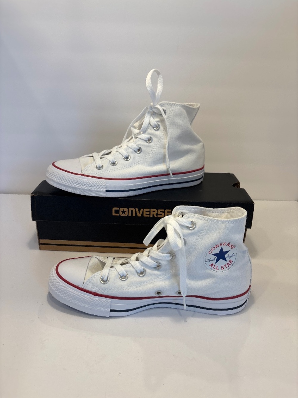 NWB Converse White Chuck Taylor Hightop Sneakers W 8 M 6